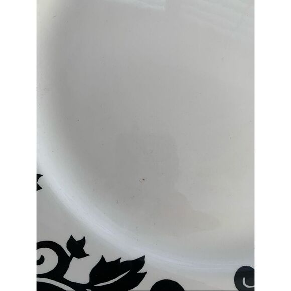 222 Fifth Set of 4 dinner plates in the elegant Damask pattern Black, White - Picture 4 of 11